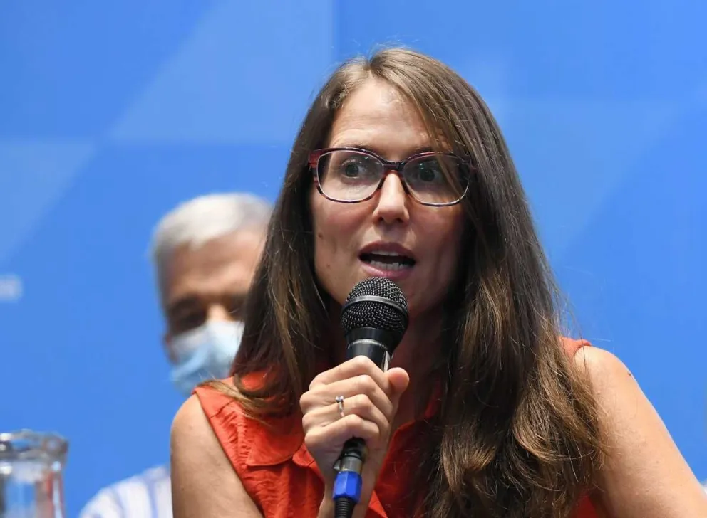 "Me parece muy ridículo cerrar un ministerio por tener pene", le respondió Gómez Alcorta a Milei