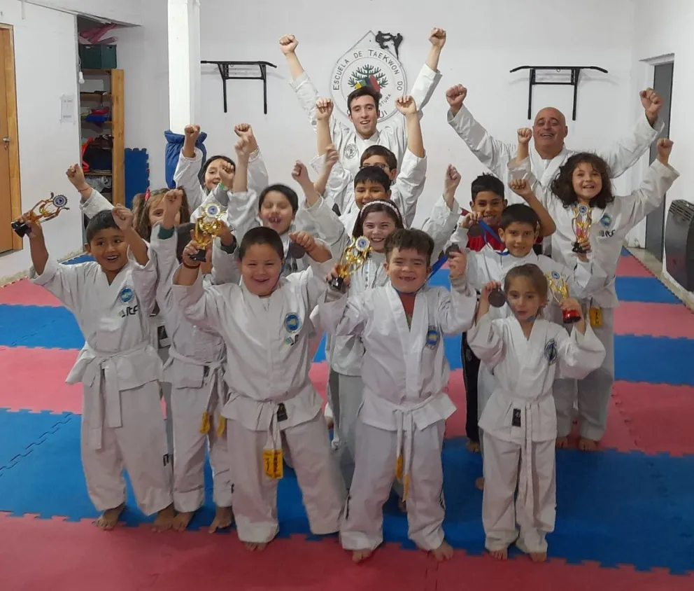 Destacada actuación de taekwondistas locales en el Regional de Bariloche
