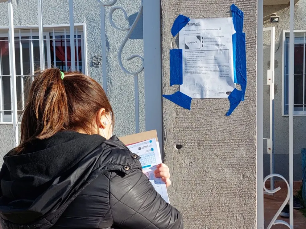 Más jefas que jefes de hogar en algunos barrios viedmenses