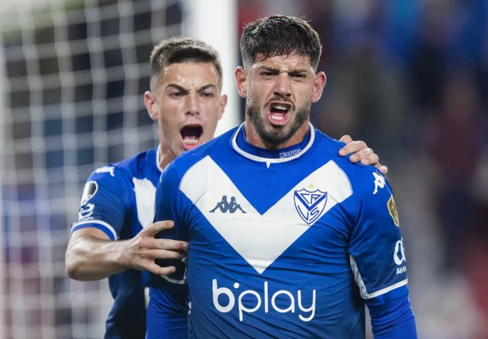 Vélez consiguió un triunfo ante Nacional y mantiene la esperanza