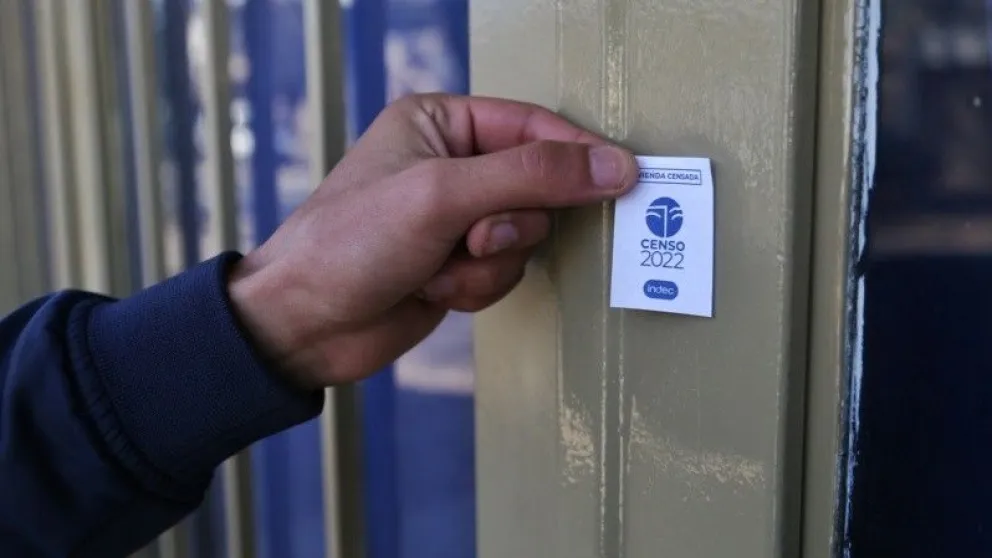 "Es una falta de respeto y de seriedad a la ciudadanía": no los pasaron a censar pero les pegaron el sticker