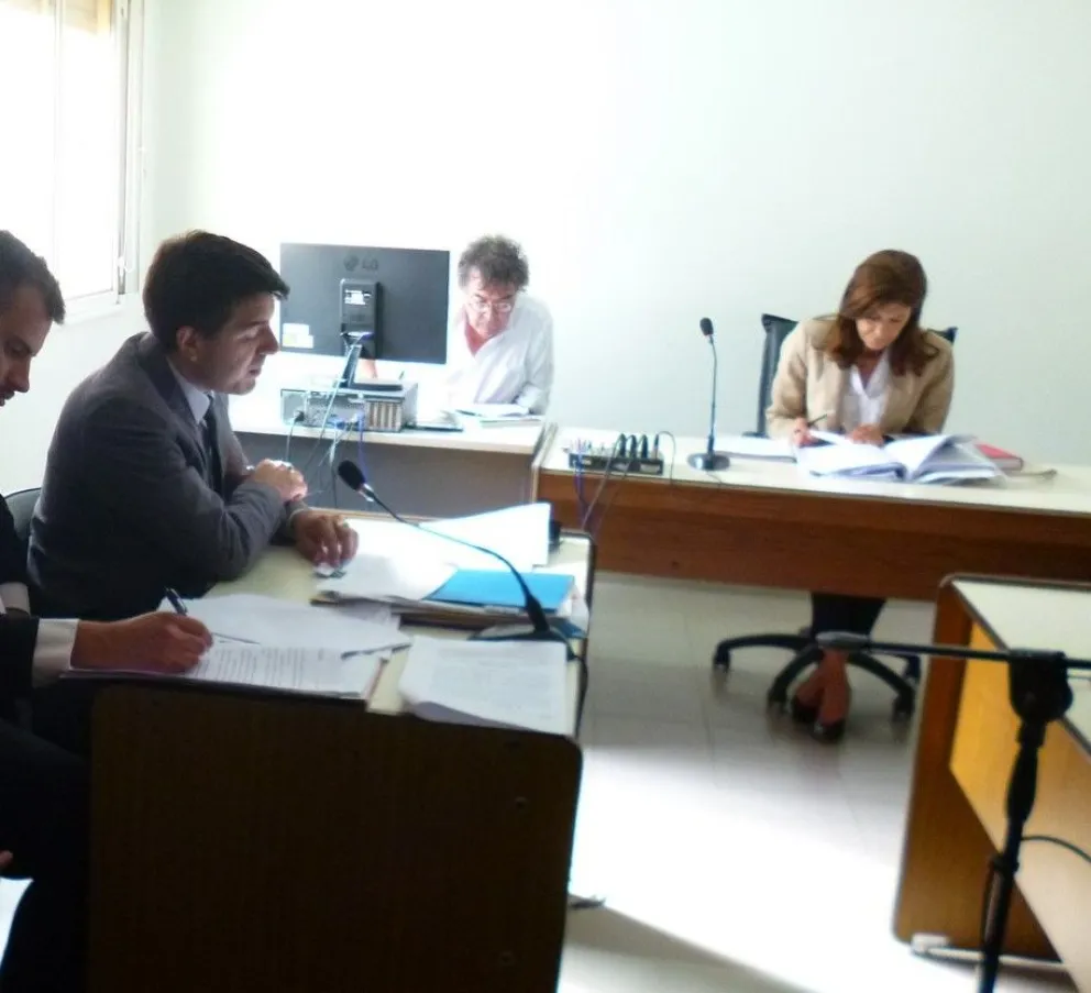 Condenarían a 6 y 3 años de prisión a los hermanos que golpearon y apuñalaron a un joven de 16 años 