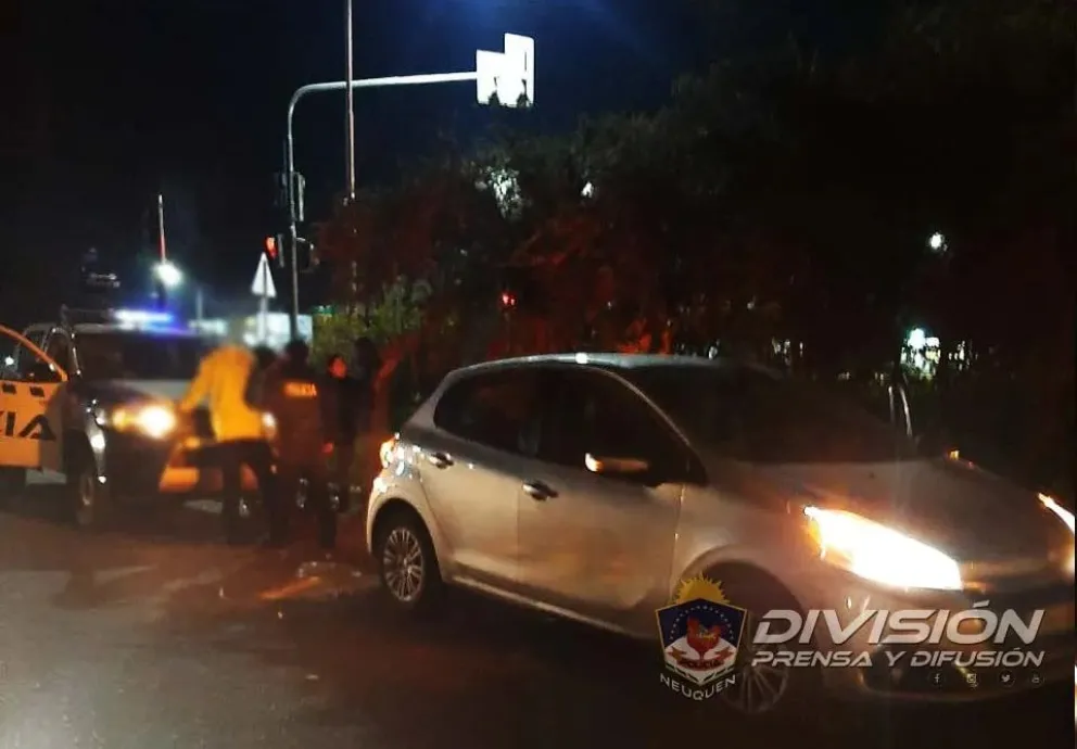 Cometieron infracciones al volante, los detuvieron y les encontraron drogas