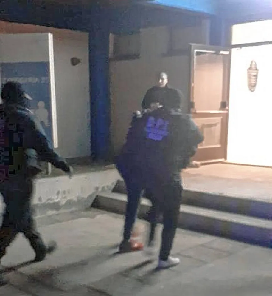 Allanan a sospechoso del salvaje crimen del joven discapacitado y le encuentran las cosas que le había robado