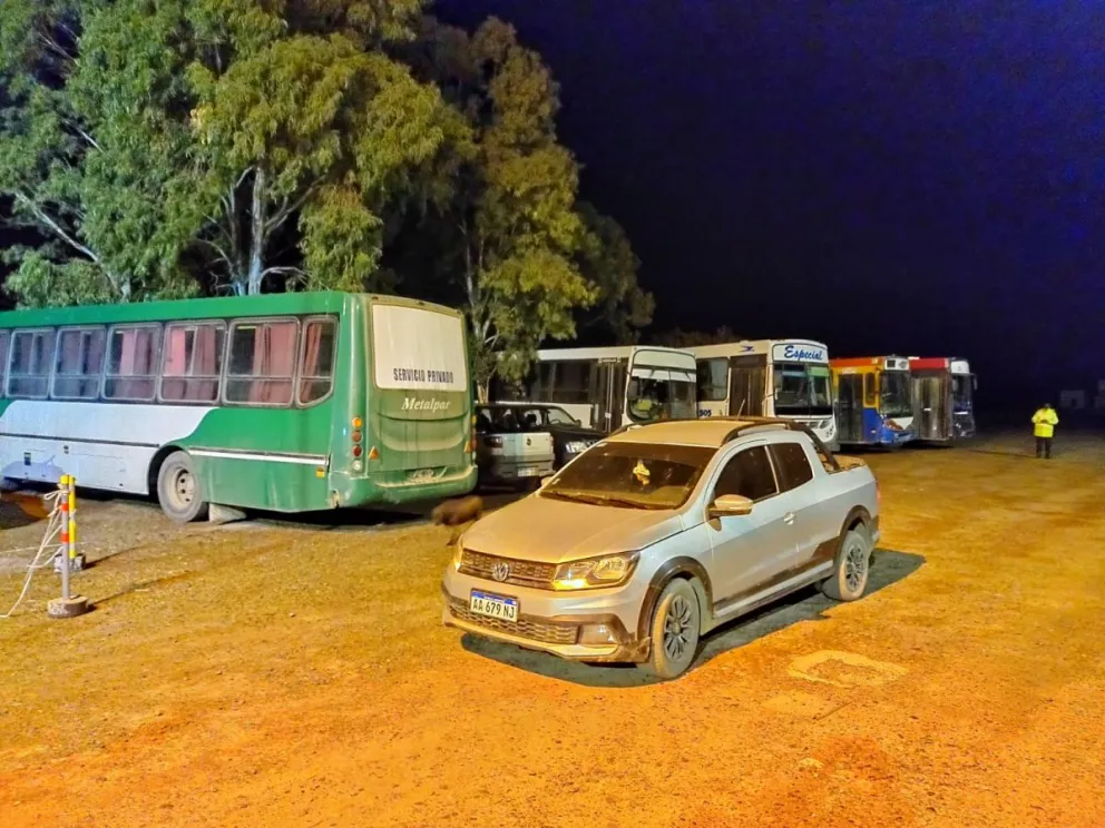 Secuestran colectivos “truchos” que circulaban entre las chacras del IDEVI