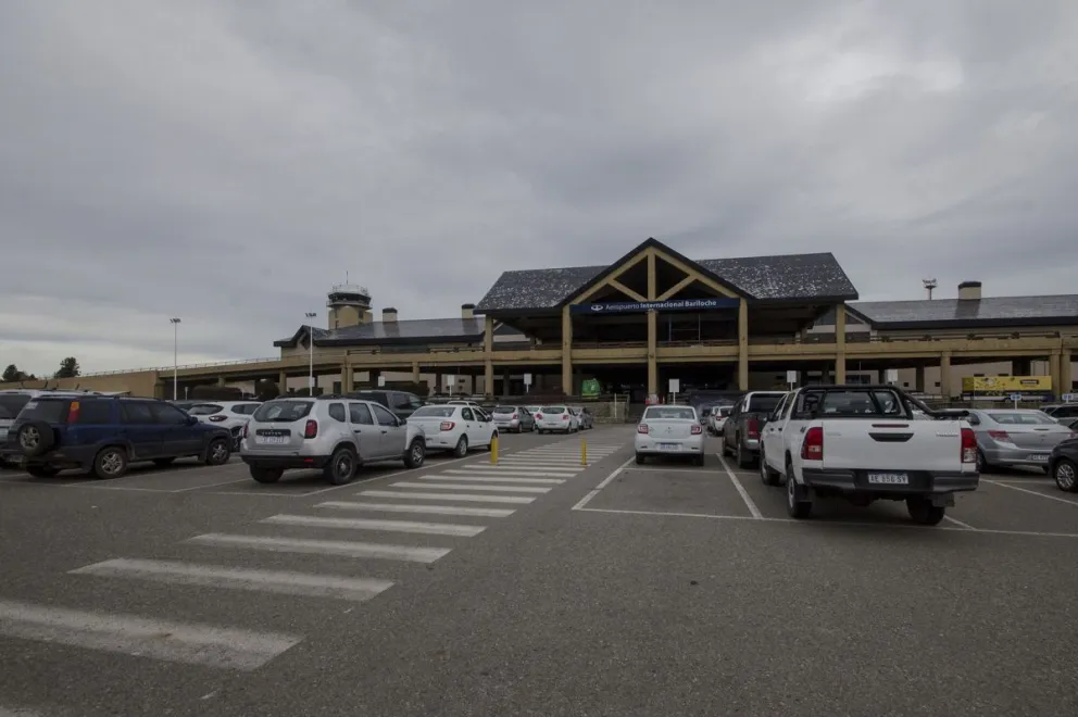 Por complicaciones en la llegada de camiones, hubo faltante de combustible en el aeropuerto