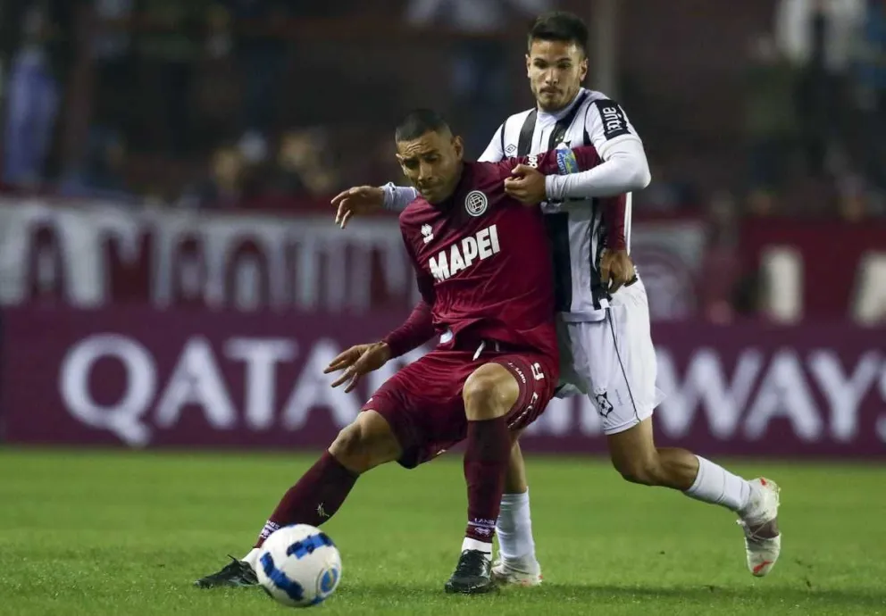 A Lanús se le escapó en el final y complicó su clasificación en la Copa