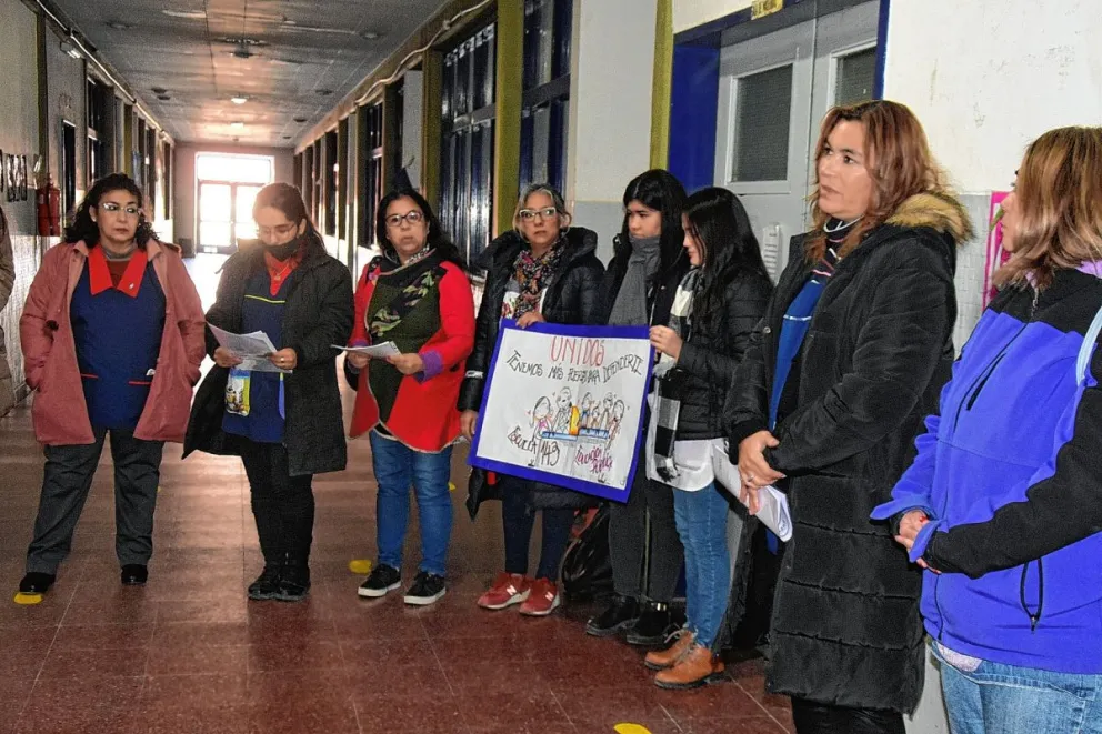 ATECh recorrió escuelas sin clases y hoy  presentará una denuncia en Secretaría de Trabajo