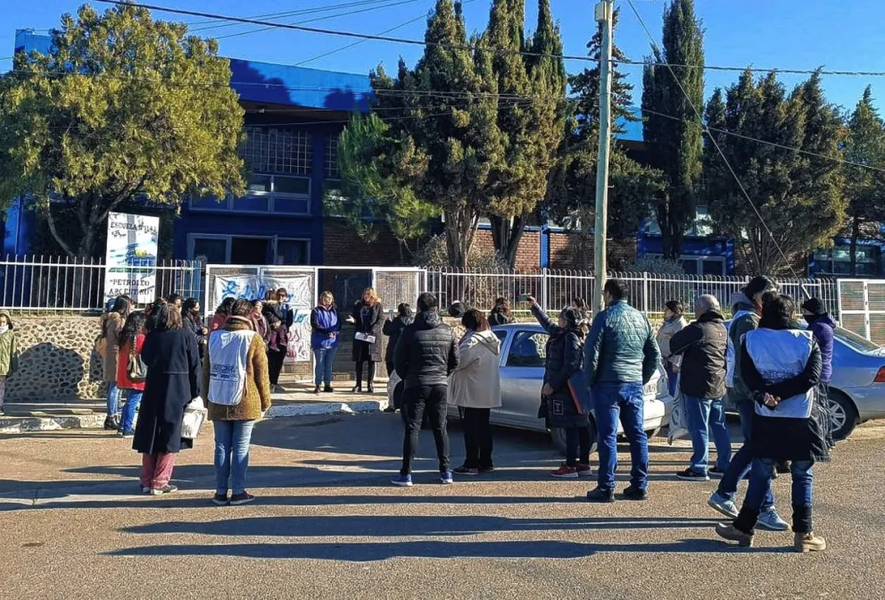 Cañerías averiadas, problemas de calefacción  y extintores vencidos en la Escuela Nº 143