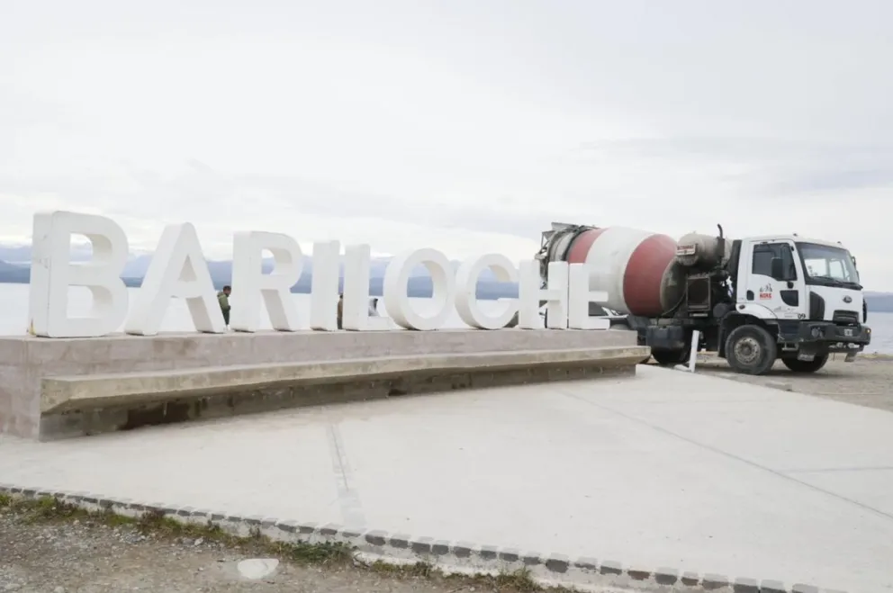 Con fondos de la Ecotasa, mejoran el paseo sobre la costa del lago