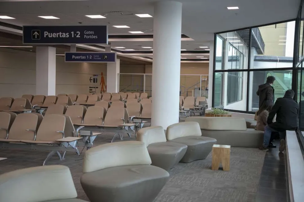 Anuncian paro de transporte aéreo, terrestre y marítimo para el 6 de mayo