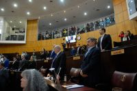 La Legislatura aprobó la nueva Ley de Compre y exige volver a la Tarifa Comahue
