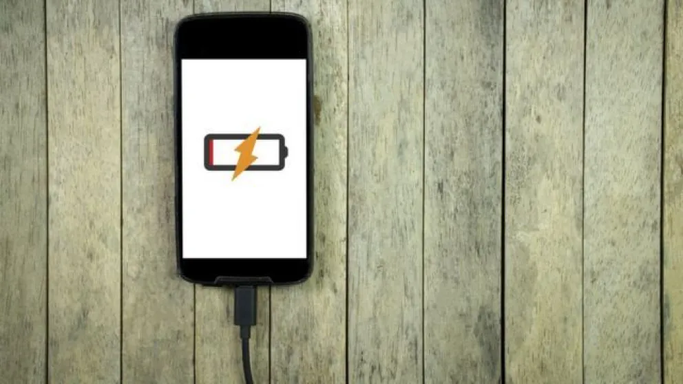 Estos son los hábitos que arruinan la batería de tu teléfono celular 