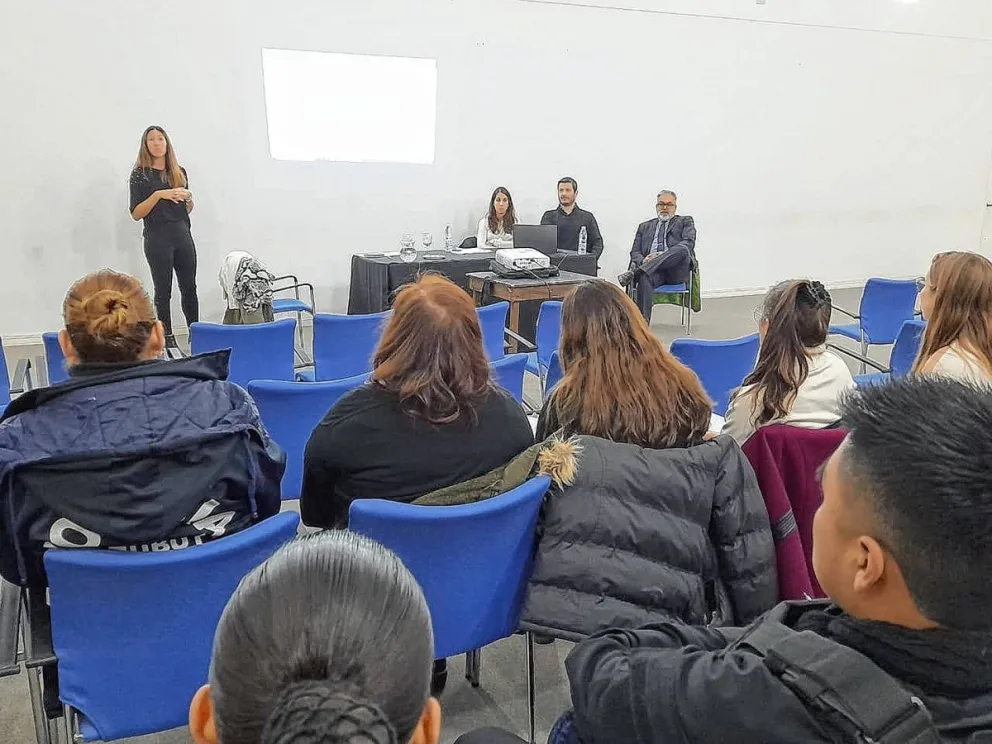 Policías y empleados de fiscalía se capacitan en cibercrimen 