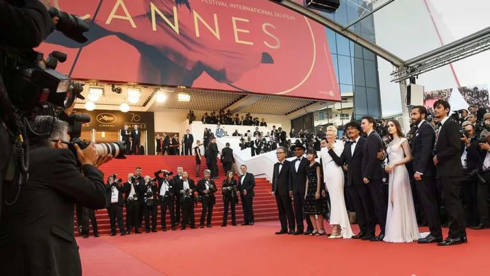 Festival de Cannes: una mujer desnuda denunció las violaciones a mujeres ucranianas