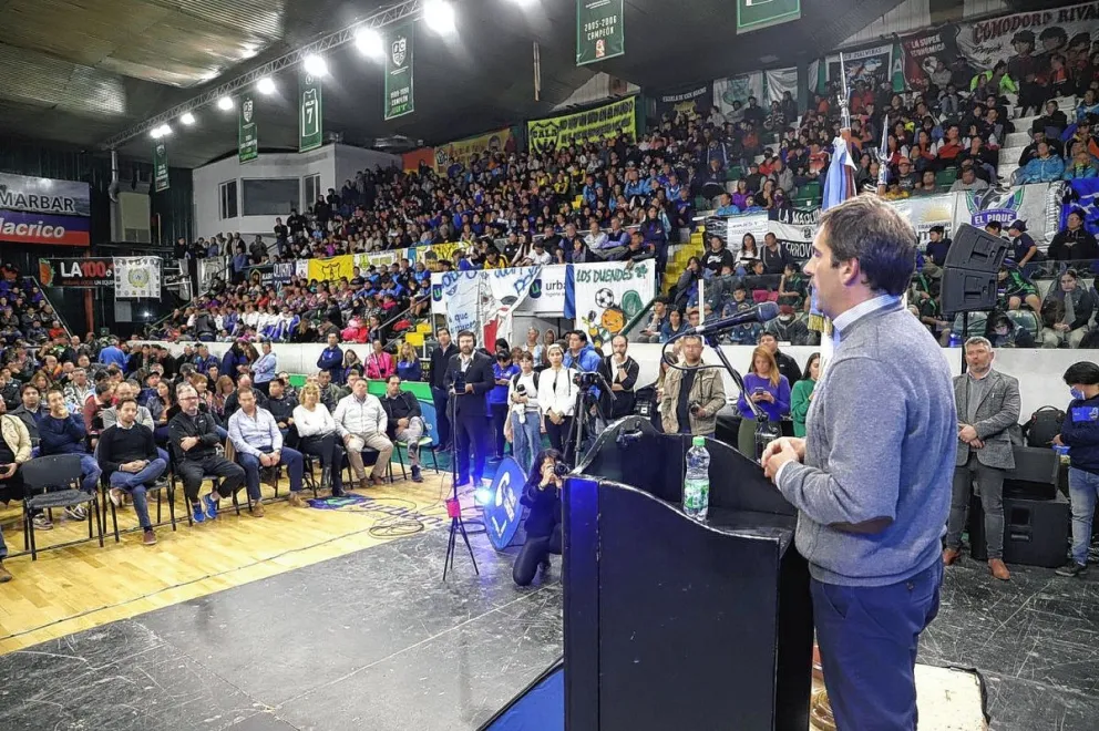 El intendente firmó convenios con 85 instituciones deportivas de la ciudad