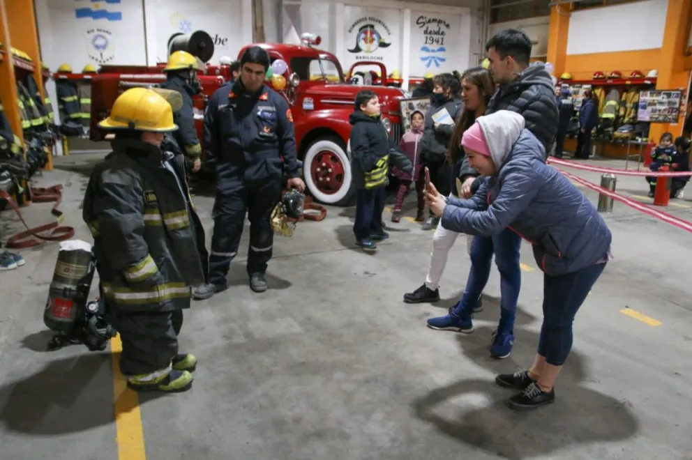 Mucha gente disfrutó de la maravillosa jornada Bombero por un Día