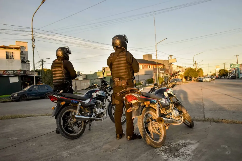 Un policía de Viedma será indemnizado luego de caerse de su moto: el caso y cuánto le corresponde  