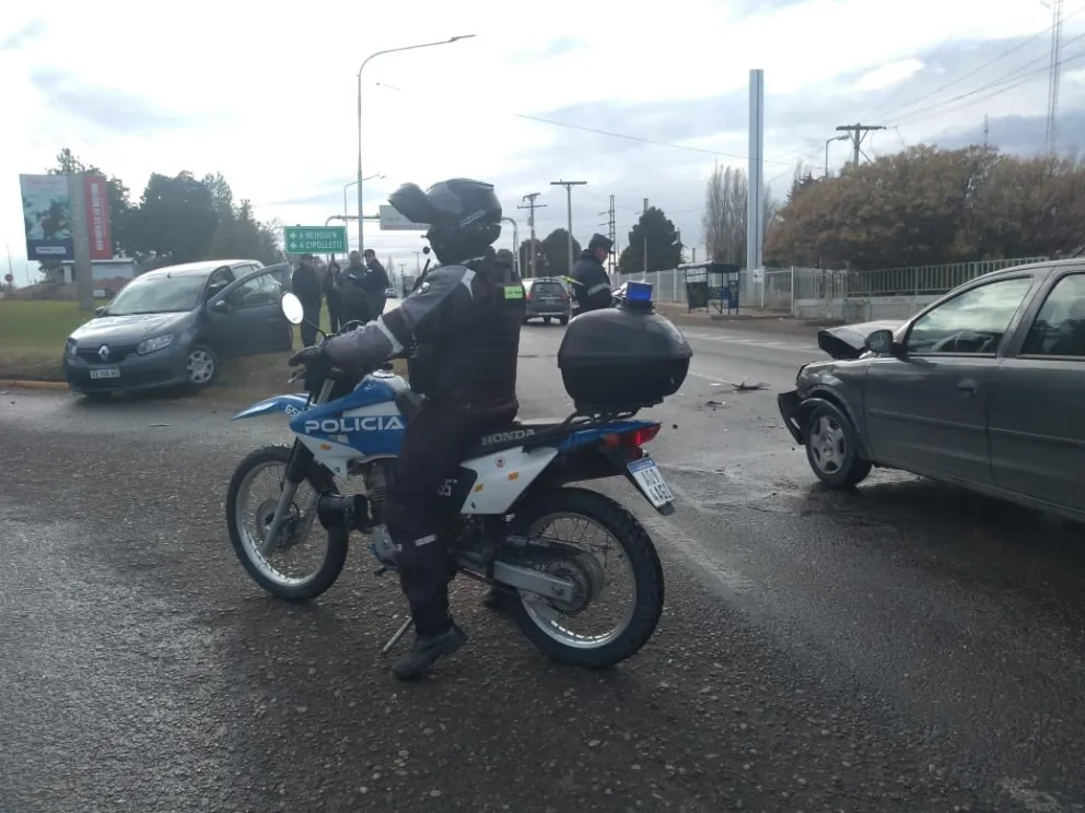 Tremendo choque en el acceso al puente viejo