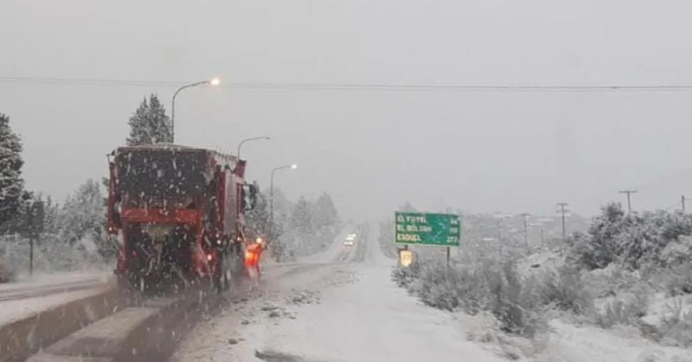Piden extrema precaución entre Bariloche y El Bolsón por acumulación de nieve