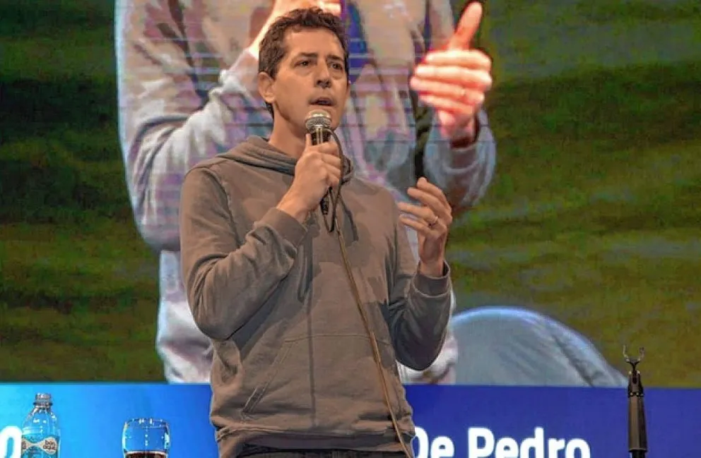 Cumbre del PJ: "Wado" de Pedro pidió mudar YPF a la Patagonia para quitarle impuestos a CABA