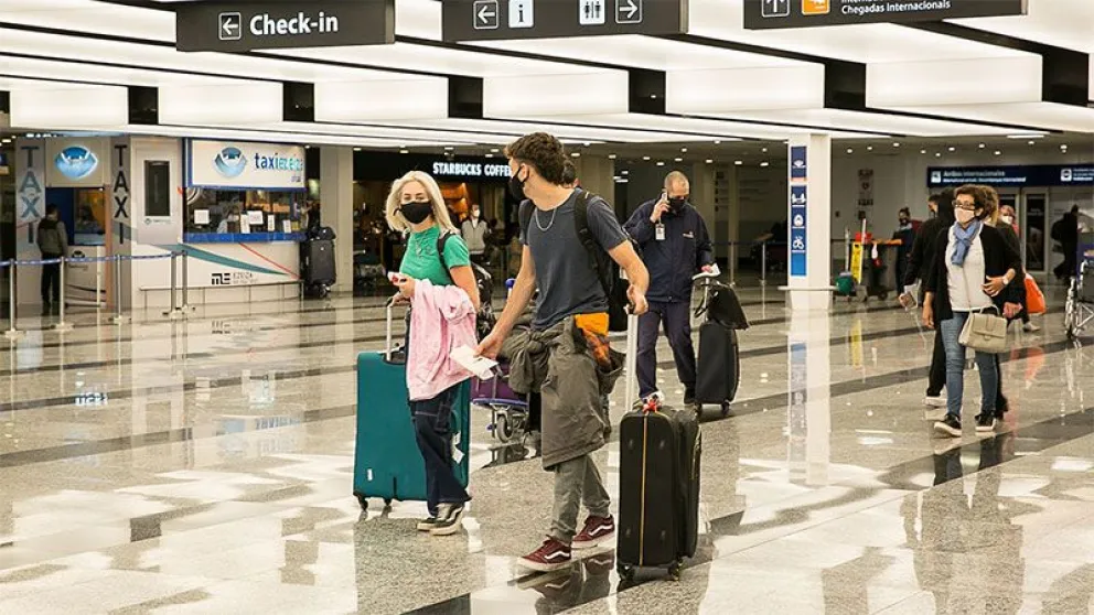 Amenaza de bomba: llamó al aeropuerto y simuló un atentado para que su pareja no perdiera el vuelo