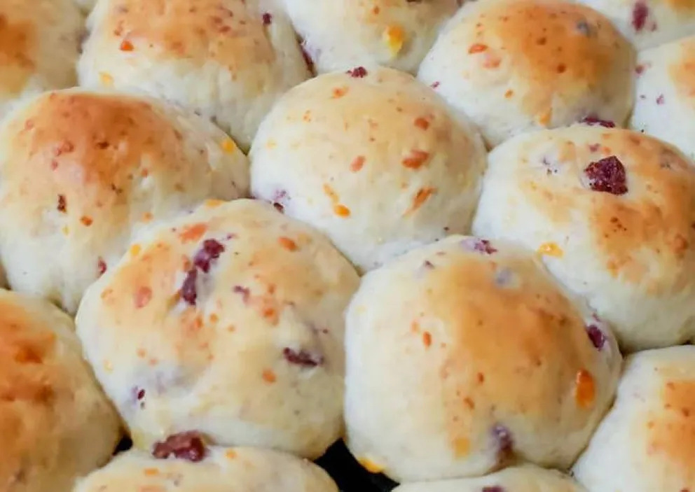 Para el mate o la picadita: pancitos saborizados con salame