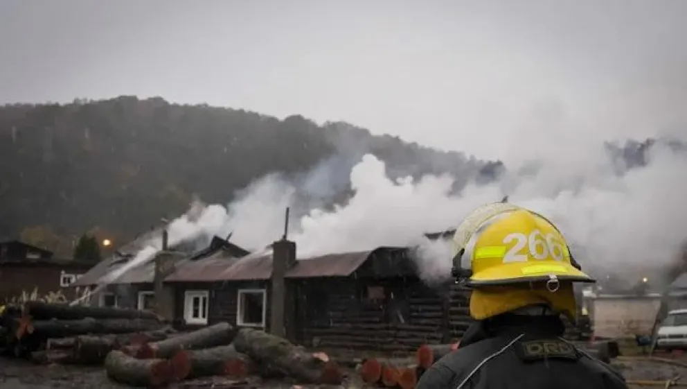 El fuego arrasó con una histórica construcción del Parque Nacional Lanín