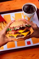McDonald's lanza su nueva hamburguesa Grand Tasty Turbo Bacon