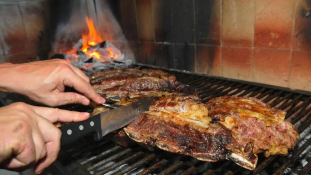 Terrible final: compartía un asado con amigos y murió al atragantarse con carne