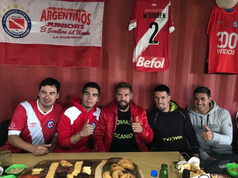 Miguel Torrén compartió un almuerzo con la peña local de Argentinos Juniors