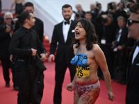 VIDEO: Una mujer desnuda interrumpió en el Festival de Cannes para denunciar las violaciones en Ucrania