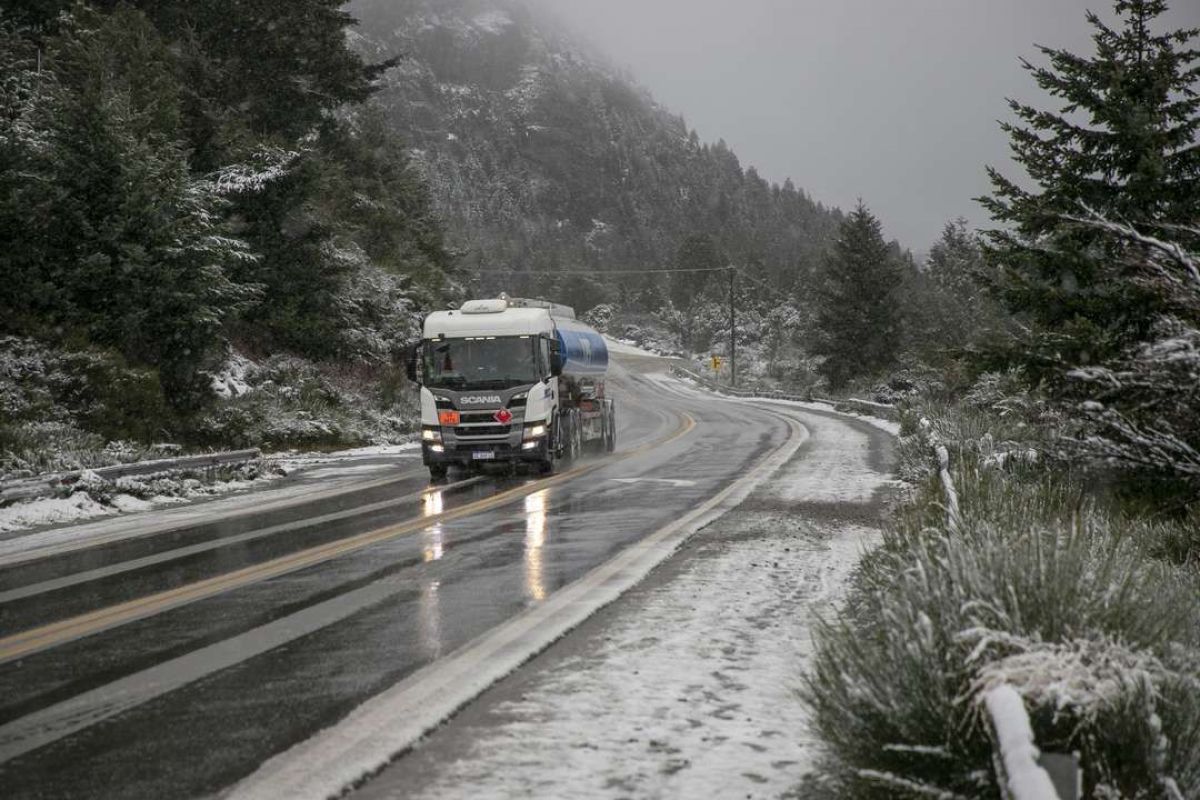 Habilitan el tránsito sobre Ruta 40 entre Bariloche y El Bolsón
