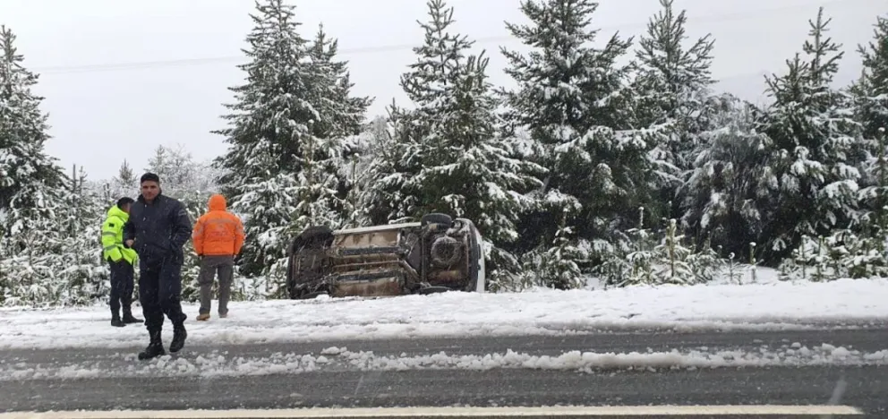 La nieve causó algunos despistes en la Ruta 40