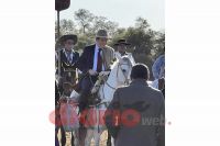 El gobernador Zamora visitó La Fortuna y se trasladó montado en un caballo 