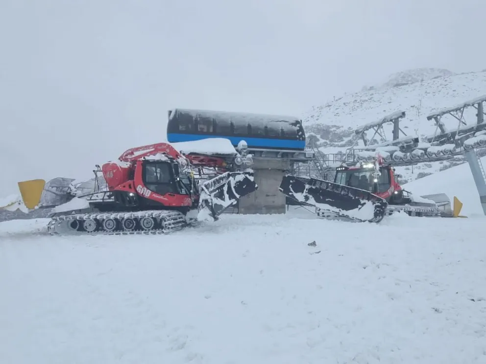 Catedral se muestra de blanco invitando a la próxima temporada invernal