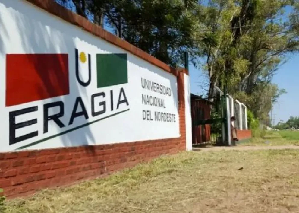 Escándalo: un docente obligó a sus alumnos a estar parados cuatro horas bajo el sol 