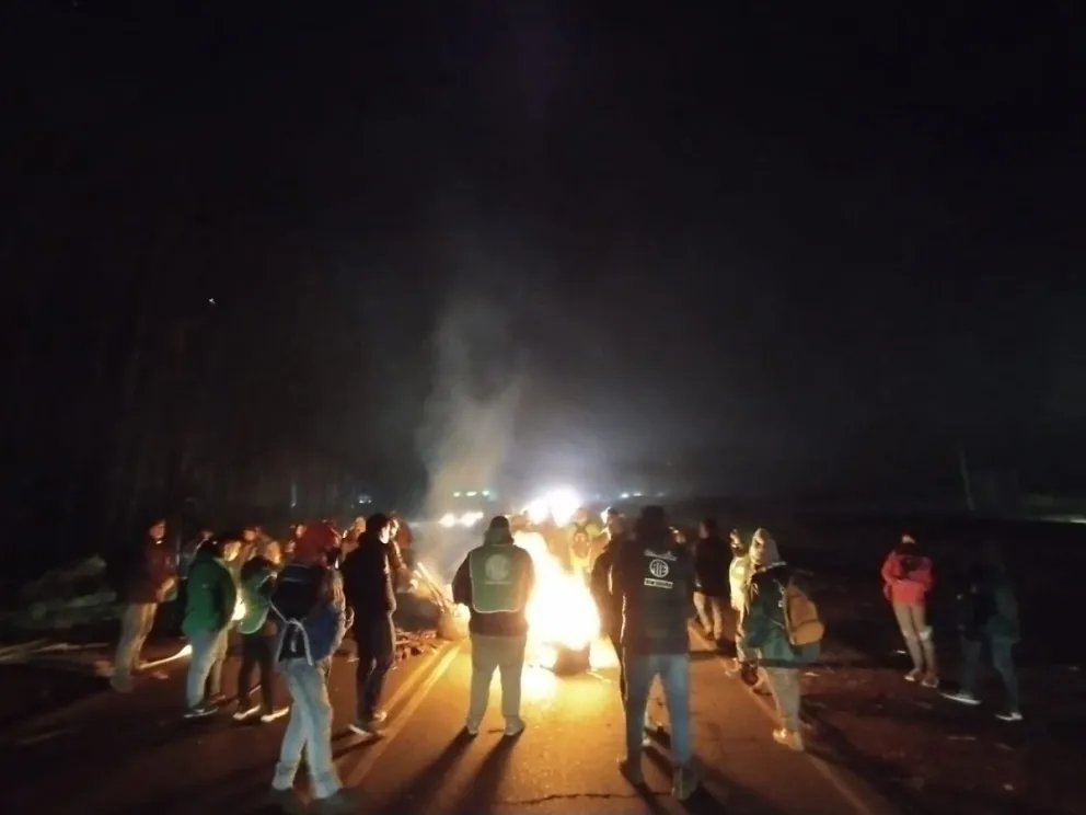 Urgente: Cortan la Ruta 22 en la zona de acceso a los pozos petroleros allenses