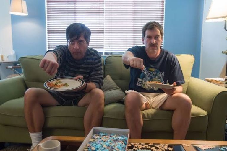 Crítica de "Paddleton", la deconstrucción de la amistad masculina según Mark Duplass y Ray Romano