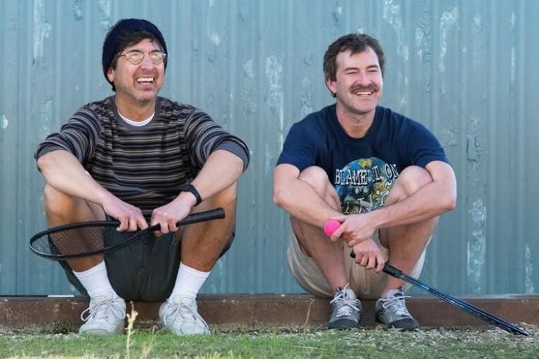 Crítica de "Paddleton", la deconstrucción de la amistad masculina según Mark Duplass y Ray Romano