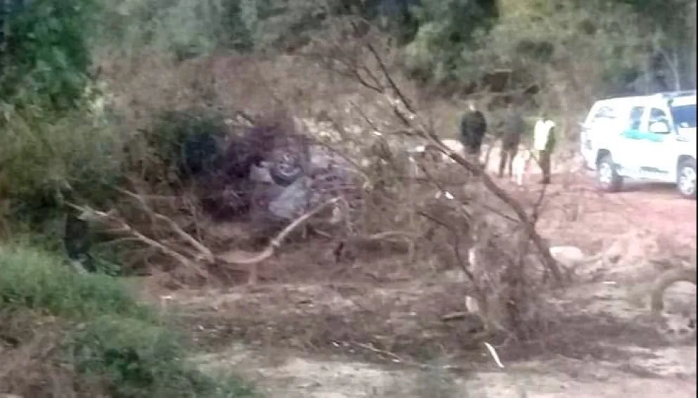 Accidente fatal: salteños terminaron dentro de un barranco