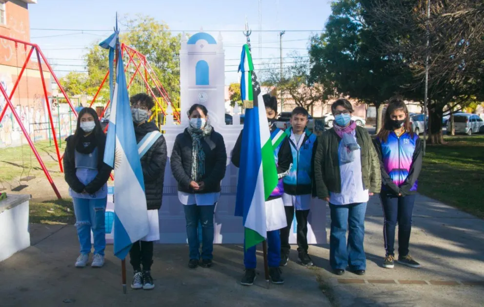 A pura emoción, se conmemoró el aniversario de la Revolución de Mayo 