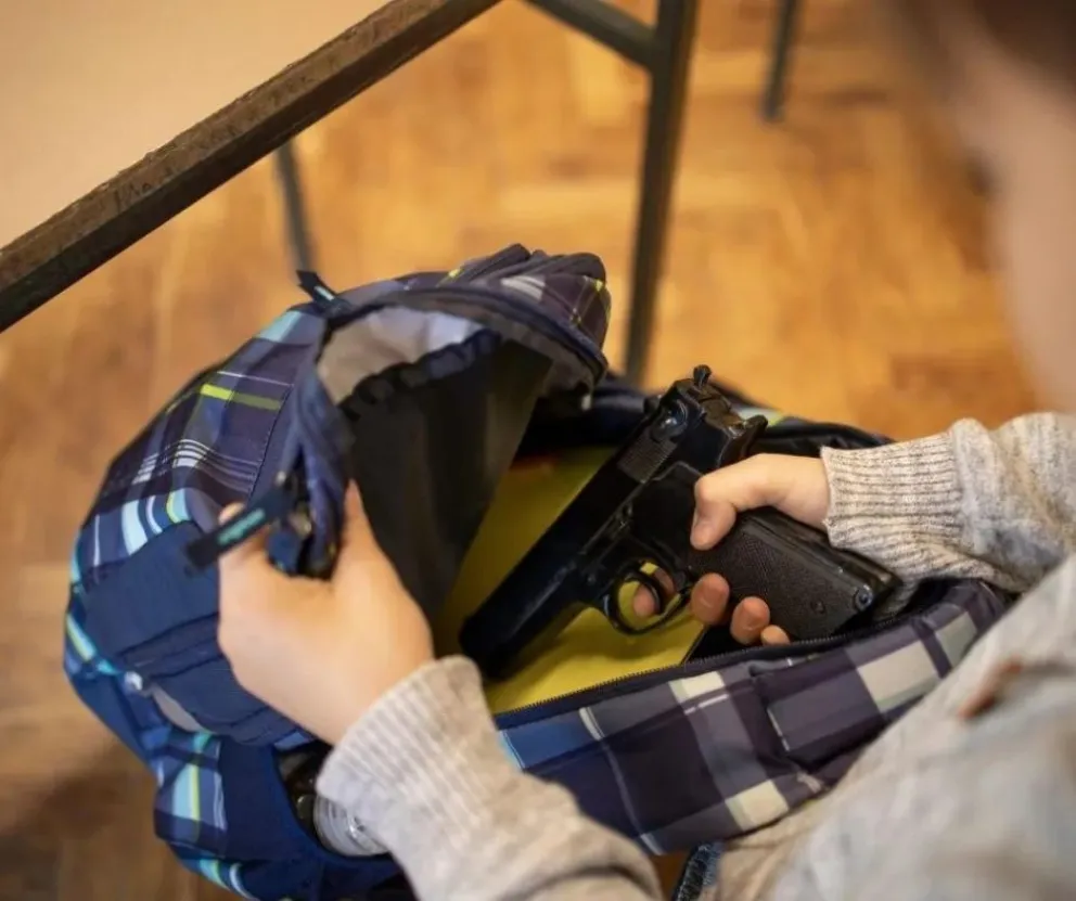 Un niño de 8 años fue con un revólver a la escuela