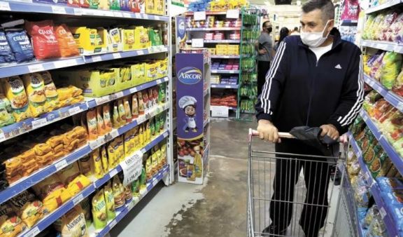 Las ventas en supermercados cayeron en marzo por primera vez en 10 meses