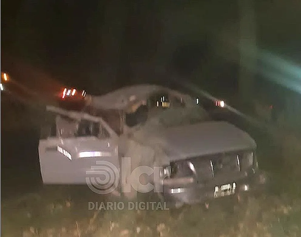 Permanecen internados una mujer y su hijo de 12 años tras un vuelco en la Ruta 22