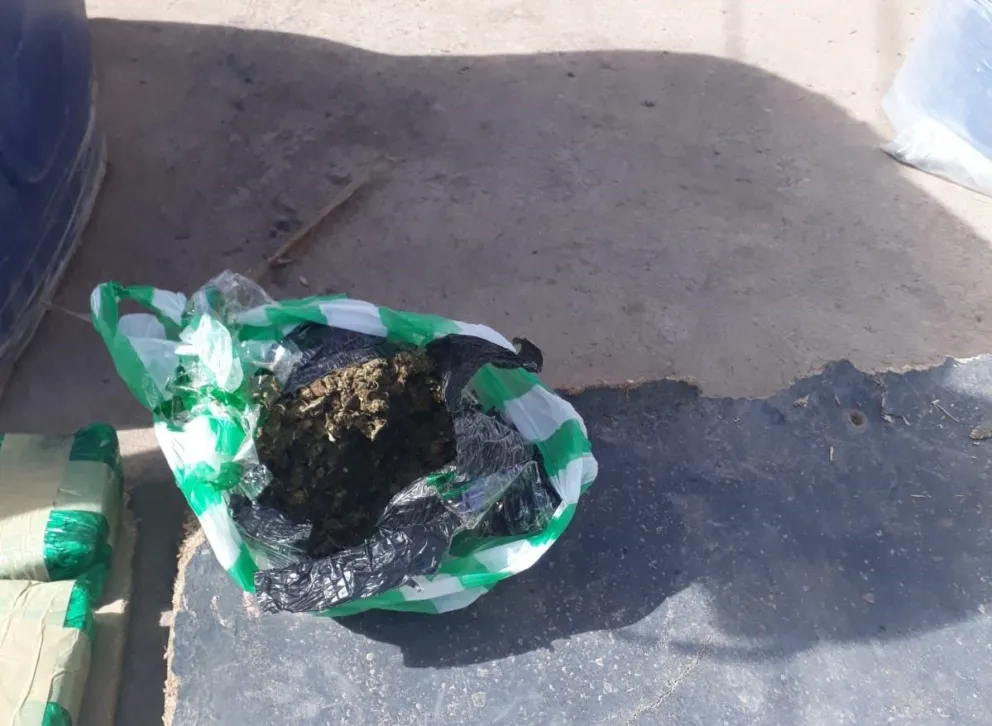 Detuvieron a un hombre infraganti vendiendo droga en plaza 9 de julio