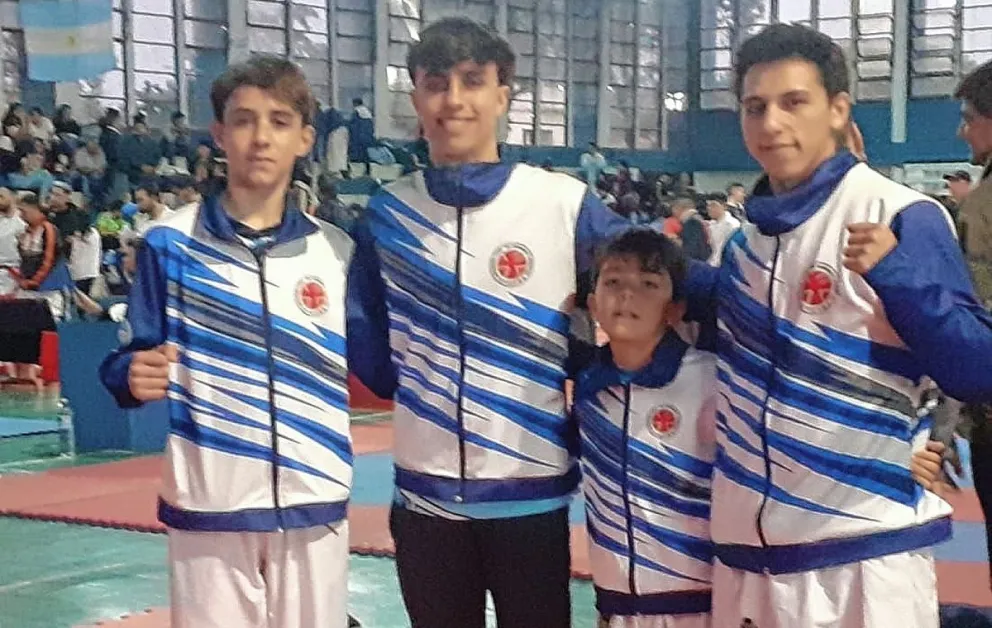 Equipo comodorense logró cuatro medallas de bronce