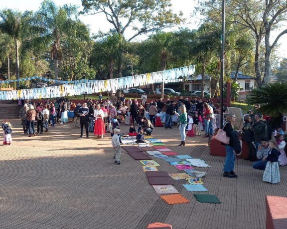 Puerto Esperanza: jardines de infantes celebraron el 25 de Mayo en la plaza del Bicentenario General San Martín