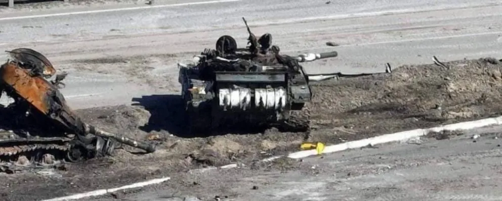  Video: un dron ucraniano destruyó un tanque con soldados rusos "haciendo un picnic"