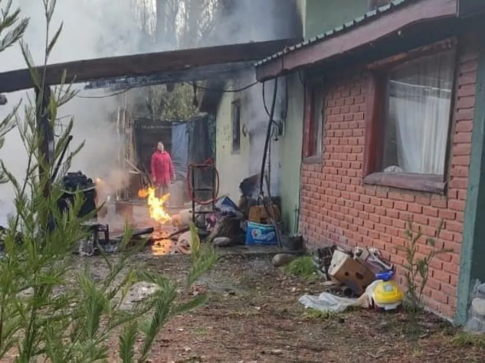 Lago Puelo: Terrible incendio causó quemaduras en la mitad del cuerpo de un hombre